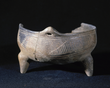 Valley of Mexico culture. Ceramic vessel decorated with incised geometric motifs.