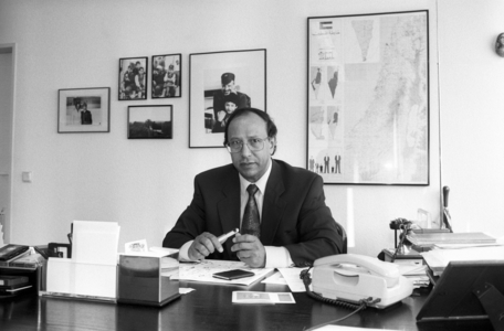 Abdallah Frangi (Palestine PLO General Delegate of Palestine in Germany) on the occasion of a..., 1993 (photo)