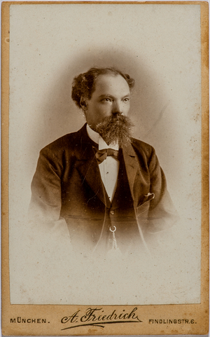 Man dressed elegantly with beard, Munich, 1880-1900 (photo)