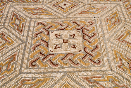 Mosaic floor in the Roman peristyle garden (photo)