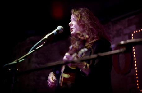 Bonnie Dobson