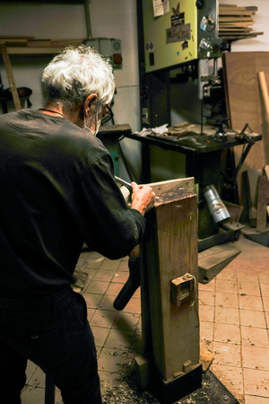 Artisan repairer and manufacturer of g oars, Venice, 2121 (photo)