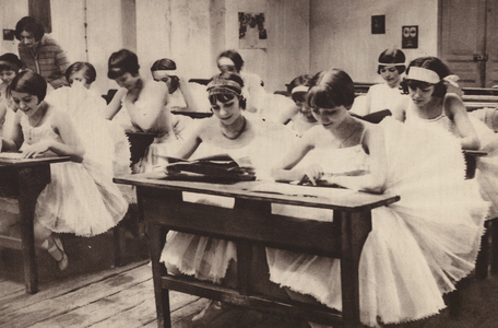 Paris: L'Ecole des jeunes danseuses a l'Opera; School of young dancing-girls at Opera (b/w photo)