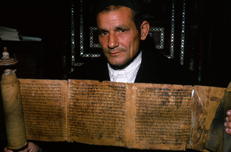 Torah at Ben Ezra Synagogue, Cairo, 1970 (photo)