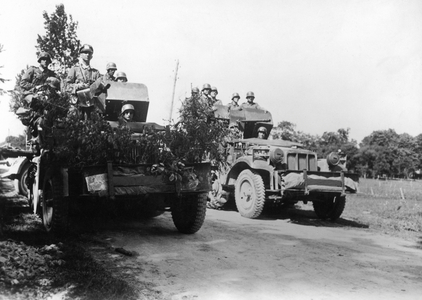 German advance party in France, 1940 (b/w photo)