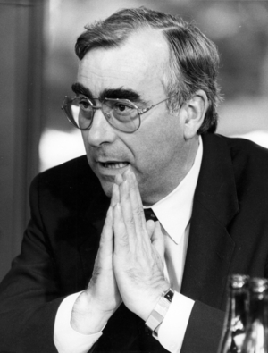 Dr. Theo Waigel, 1990 (photo)