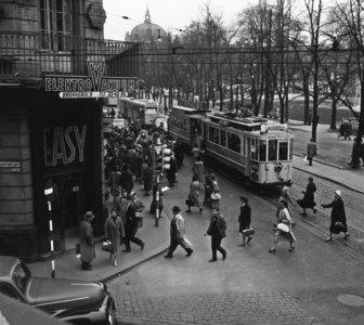 Oslo 19600604 "Where the city's pulse knocks" Photo reporting from Cecilhjørnet …, 1960 (photo)