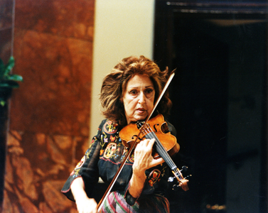 Ida Haendel  playing