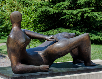 Large Reclining Figure, 1982 (bronze)