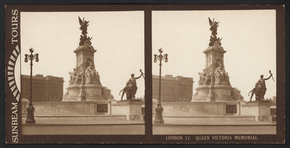 London, Queen Victoria Memorial (b/w photo)