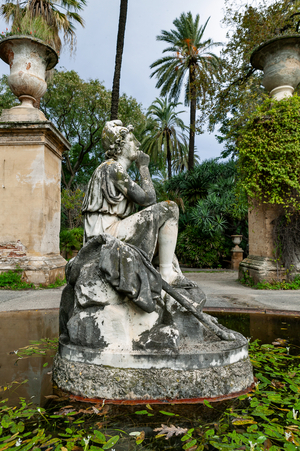 A fountain with a statue, The Botanical Gardens, Palermo, Sicily, Italy (photo)