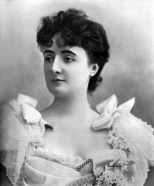 French comedian Leonie Yahne, photo from french paper "Le Theatre" june 1899