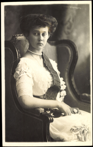 Photo Ak Grand Duchess Marie Adelheid of Luxembourg, seat portrait, sash (b/w photo)