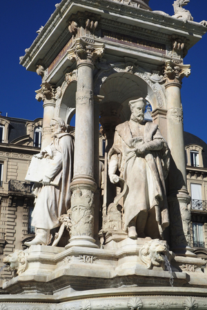 Lyon, region Auvergne, Rhone Alpes, departement du Rhone. 69000
Fontaine des Jacobins, place des Jacobins. Elle fut realisee en 1885 par Gaspard Andre (1840-1896). Represente Philibert de l'Orme architecte a droite et Hippolyte Flandrin peintre a gauche