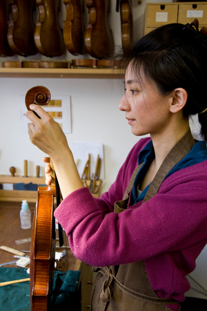 Violin restorer