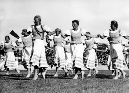 III Reich, folk dance, 1938 (photo)