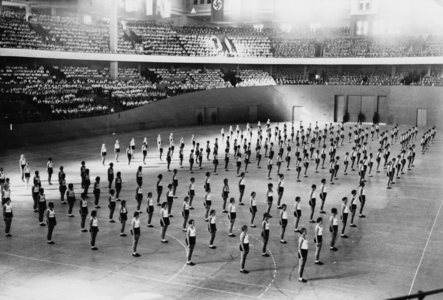 Third Reich - BDM sports competition 1937 (photo)
