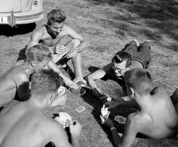 Oslo 19550722 Summer picture from a campsite in the Oslo area. Here are four young …, 1955 (photo)