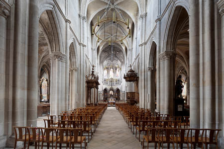 Basilique Saint-Jean-Baptiste, Chaumont, France. Interior. (photo)
