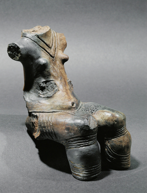Fragment of a seated female figure (terracotta)