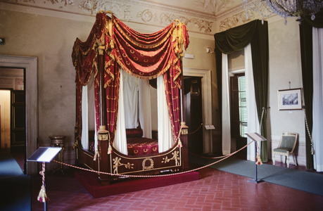 Ajaccio, Corsica: bedroom in the Maison Bonaparte (photo)