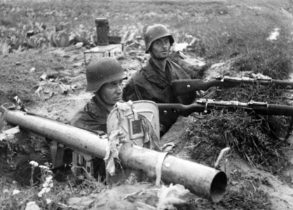 II. WK, Eastern Front, Panzerschreck, 1944 (photo)