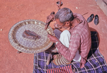 Chiselling brassware, Traditional Craft, Asia Fair 1972, Delhi, India (photo)