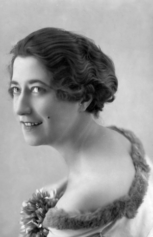 actress Gabrielle Dorziat in "La femme nue (the naked woman)" c. 1926
