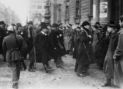 Armed civilians during the mutiny of the People's Marine Division at Berlin's Schlossplatz, 1918 (b/w photo)