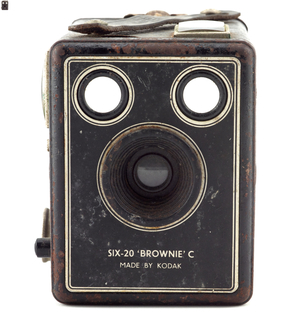 Box camera, Eastman Kodak Company, 1900s (wood, metal, leather & glass) (see also 742424)