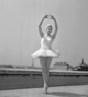 Dancer Christiane Mauran (tutu and on points), Paris, June 26, 1949 (b/w photo)