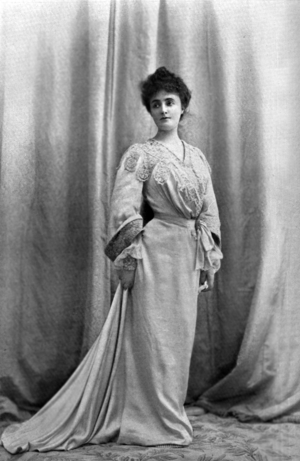 French comedian Leonie Yahne as Mimi de Foy in play "Petit Chagrin" in Paris, photo from french paper "Le Theatre" march 1900