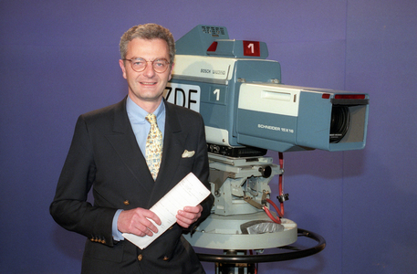 ZDF journalist Alexander Freiherr von Sobeck-Skal in a photo shoot Highlight 005b People kbneg..., 1997 (photo)