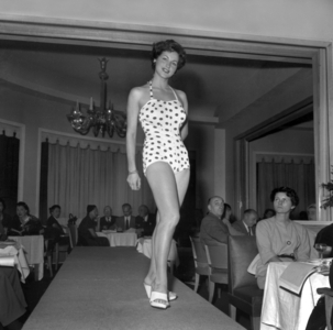 Presentation of Swimming Suits For Summer 1954 in Paris, on October 20, 1953 : Model Colette (b/w photo)