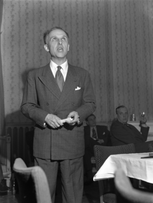1952 Oslo. Meeting in the Norwegian Writers' Association at Restaurant Georges. Here stands …, 1952 (photo)