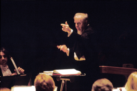 Leonard Slatkin conducting at