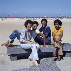 Brazilian women in Rio de Janiero, 1990 (photo)
