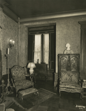 Former home of Fanny Brice, 76th Street - section of sitting room, New York, USA, c.1920-38 (gelatin silver photo)
