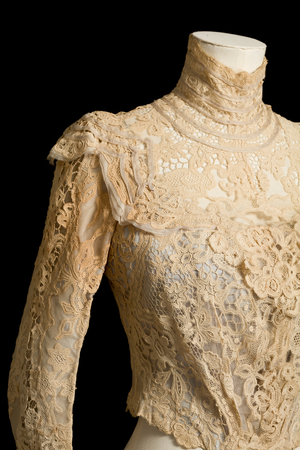 Bodice worn by Queen Alexandra, c.1900 (silk taffeta & cotton lace)