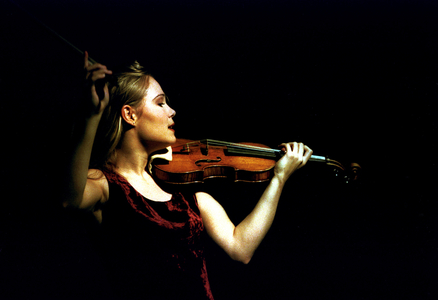 Leila Josefowicz playing the