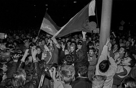 Berlin at the time of change 1989/1990 - rally Volkskammer (photo)