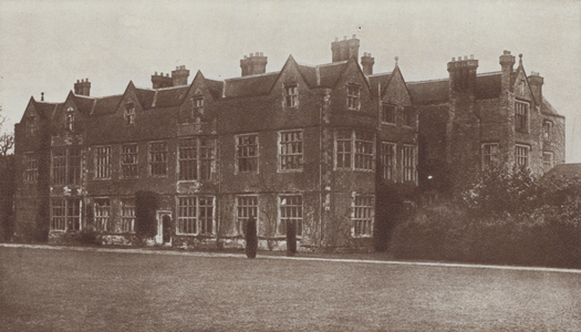 Chequers, Buckinghamshire, presented to the nation as the official country residence of the British Prime Minister by Sir Arthur Lee in 1917 (b/w photo)