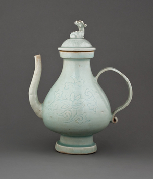 Ewer with cover (glazed porcelain)