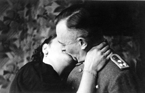 French woman kissing german soldier during ww2