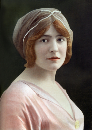 French comedian Gabrielle Colonna-Romano (1888-1981) photo from french paper "Le Theatre" march 1st, 1913