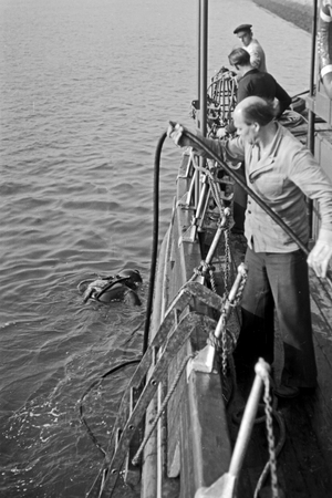 Diver for checking buoys in the water of Emden harbor, Lower Saxony, Germany 1950