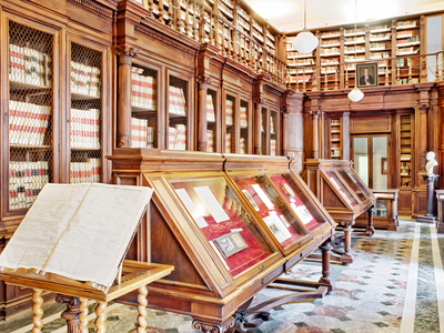 National Library "Vittorio Emanuele III", Lucchesi Palli room, Naples, Italy, 2010 (photo)