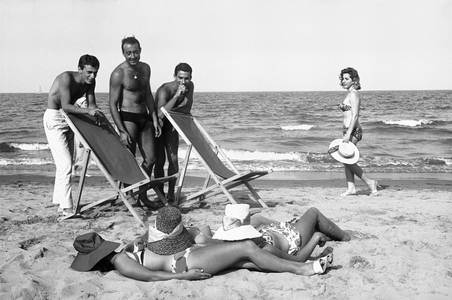 The happy life at an Italian beach ..., 1960 (photo)