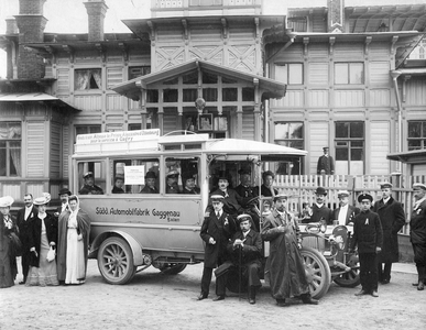 Bus in Russia, 1907 (b/w photo)
