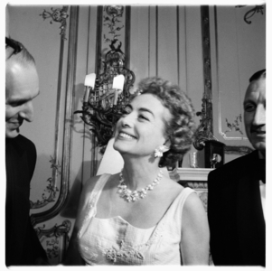Joan Crawford (actress), portrait of Hollywood actress Joan Crawford at a press conference, London, UK, mid 1950's (b/w photo)